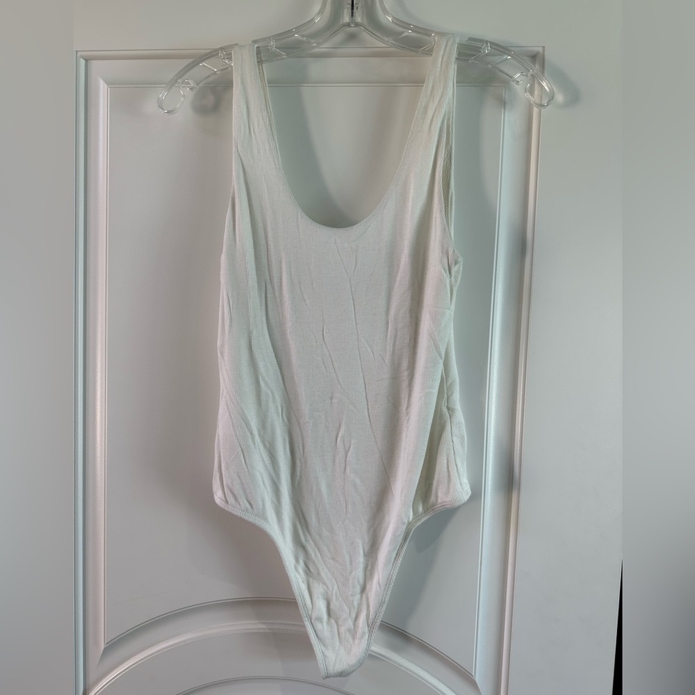 Aritzia Babaton white rubbed sleeveless bodysuit